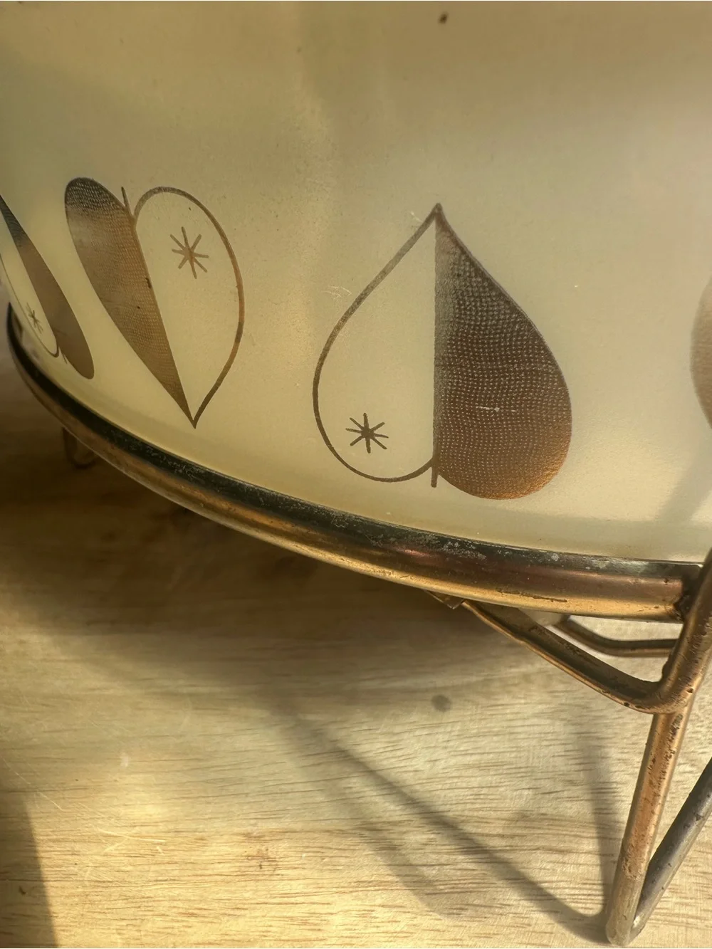 Vintage Pyrex Golden Hearts Deluxe Casserole Dish Set 2.5 QT with Lid & Stand